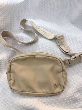 Lolë Unisex Nylon Belt Bag / Crossbody Fanny Pack - Beige Tan